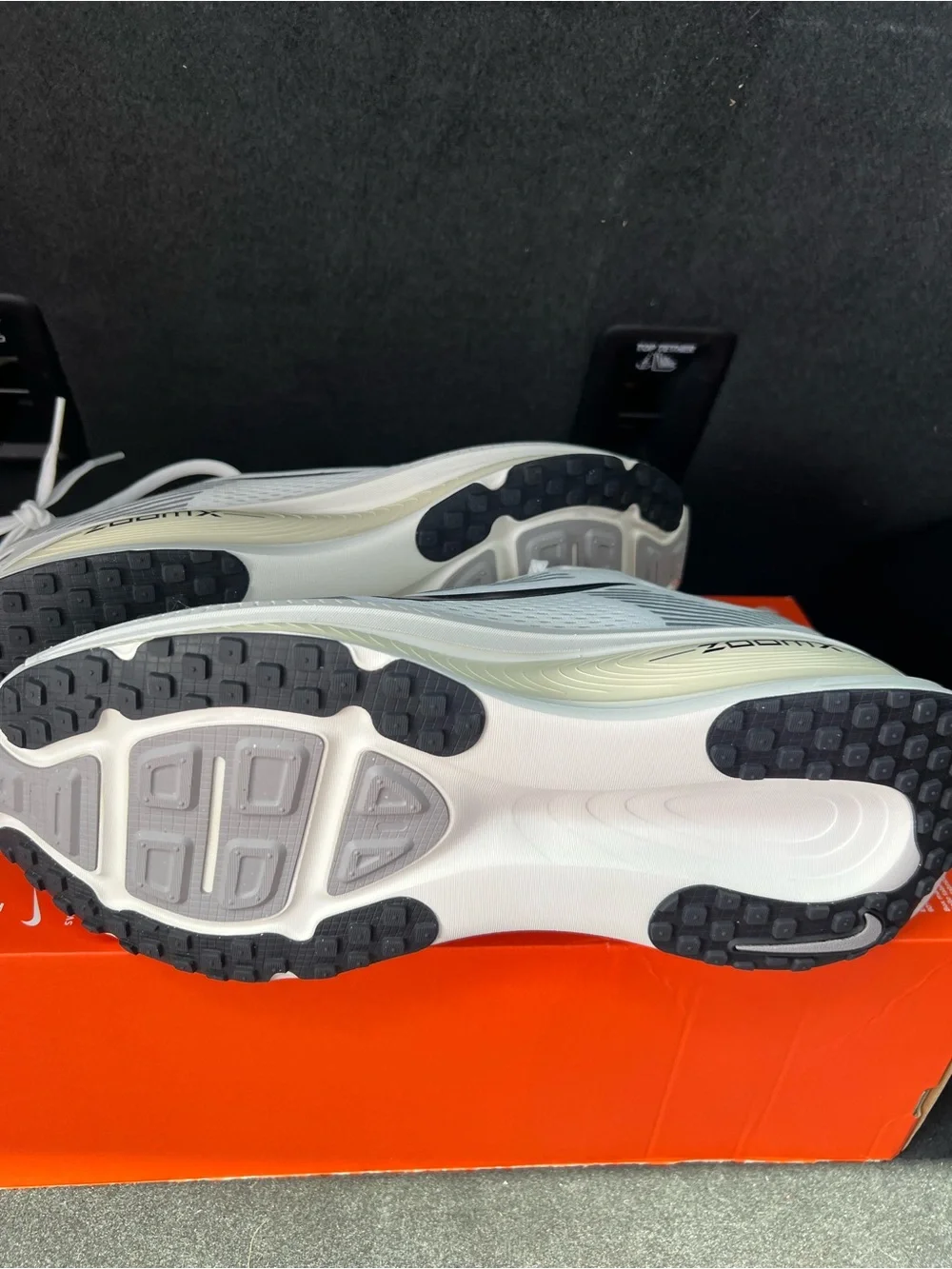 Nike Vomero 18 Summit White Coconut Milk HM6803-101 New Authentic Size 14M NIB!